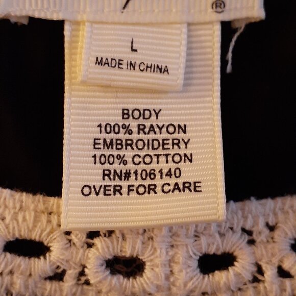 Ultra Pink Lace Embellished Top, Scoop Neck, 3/4 Sleeves, Sizis e L - Picture 9 of 10